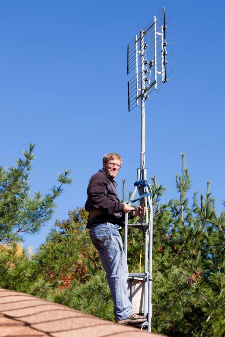 Spécialiste électronique, Issé
